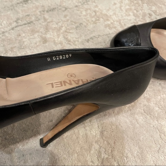 Chanel Black Patent Cap Pump - Picture 9 of 12